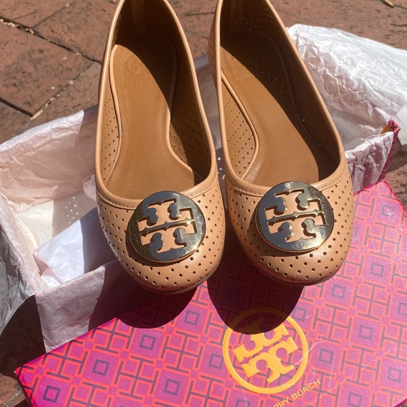 Tory Burch perforated Reva flats - Picture 1 of 7